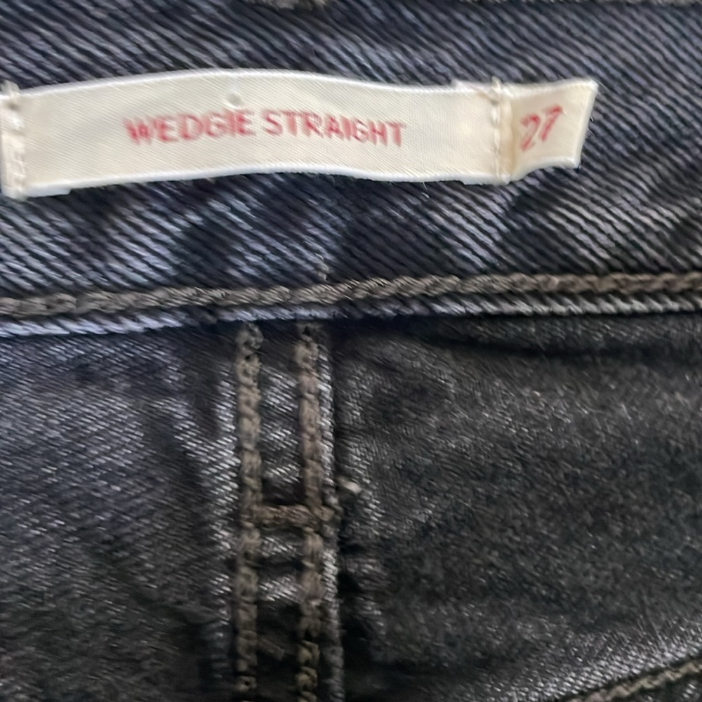 LEVI’S Wedgie Straight Black Ripped Denim Jeans Sz 27
High Rise Pockets Raw Hem - Picture 6 of 9